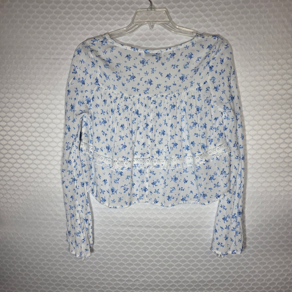 Arizona Jean Co Blue Floral Lace Trim Tie Front Crop Top Bell Sleeve Small NWT - Picture 4 of 7